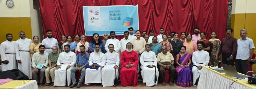 Group photo of participants at the Calicut workshop